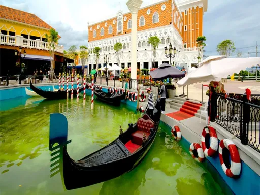 Day 02-04 Venezia Hua Hin.jpg