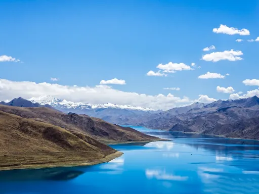 Yamdrok Lake羊卓雍措湖.png