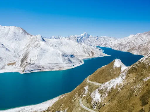 Yamdrok Lake羊卓雍措湖3.png