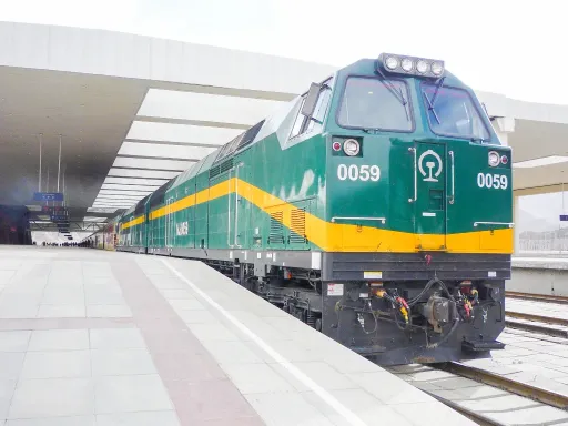 Qinghai-Tibet Railway train 青藏铁路专线列车.png