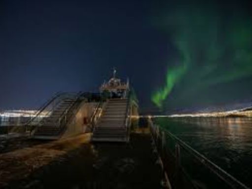 Aurora dinner cruise - Tromso fjord