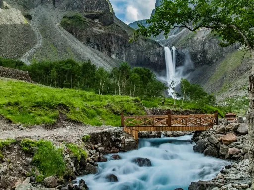 Changbai Mountain  Waterfull长白瀑布.png