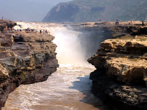 Hukou Waterfall壶口瀑布2.png