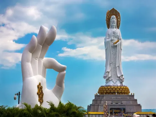 108 metres tall giant statue of Kwan-yin108米海上观音.png