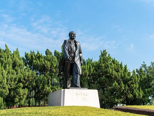 Lianhuashan Park + Deng Xiaoping Bronze Statue莲花山公园+邓小平铜像