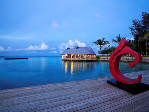 Giraavaru Lobby Bar - 01.JPG