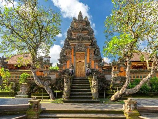 Ubud Palace.jpg