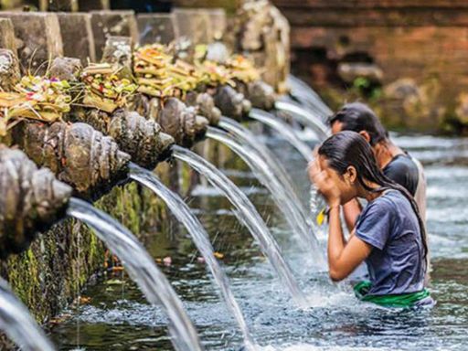 Tirta Empul Temple (2).jpg