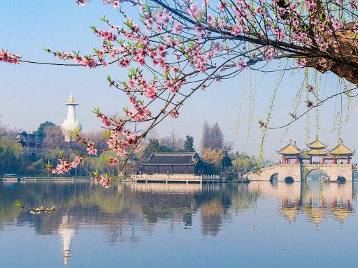 Slender West Lake 烟花三月下扬州