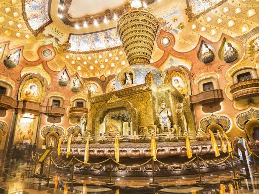 Interior view of the Thousand Buddha Hall 千佛殿内景