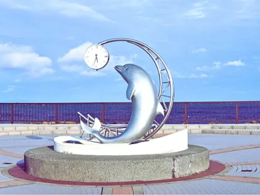 Cape Nosappu Dplphine Statue  诺沙布岬海豚雕像                                               .png