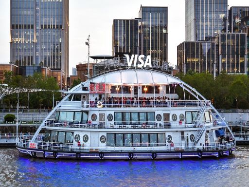 Cruse boat on huangpu river 黄浦江游船