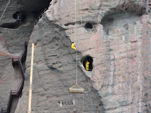 Hanging of the Coffin悬棺表演