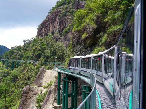the world's first and China's only cliff monorail EMU 崖动车1