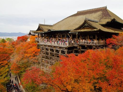 Autumn season at Kiyomizu Temple
