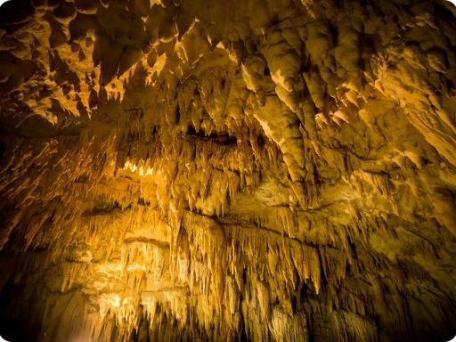 Gyokusendo Cave
