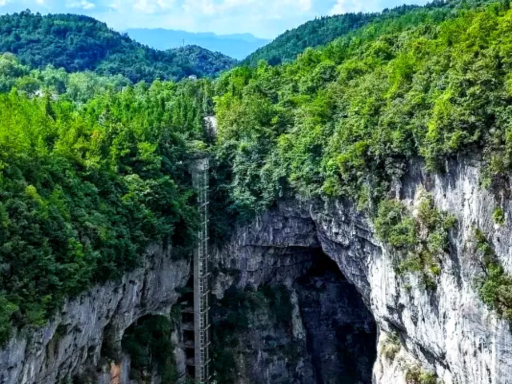 天生三桥风景区 