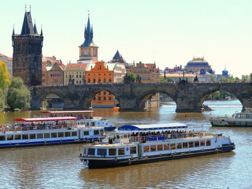 Charles Bridge , Prague