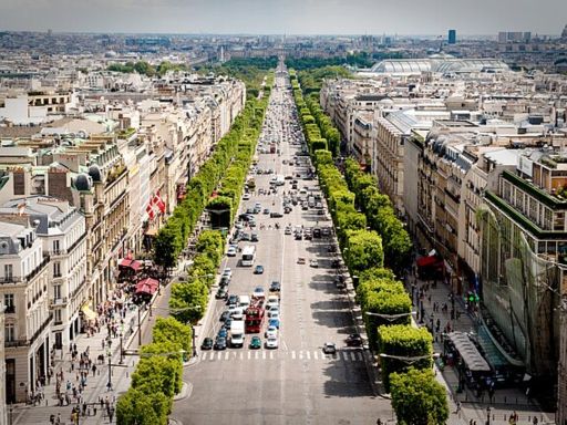 Champs-Elysees 