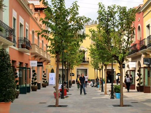 La Roca Village 