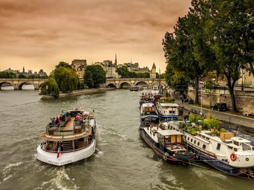 Optional Excursion : La Seine Cruise