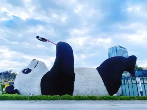 仰天窝熊猫雕塑