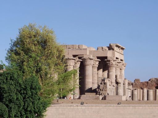KOM OMBO