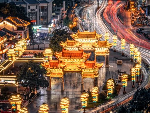 金马碧鸡