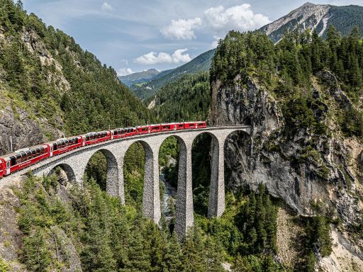 Bernina Express auf dem Landwasserviadukt
