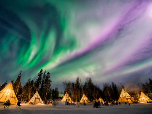 9 DAYS YELLOWKNIFE AURORA